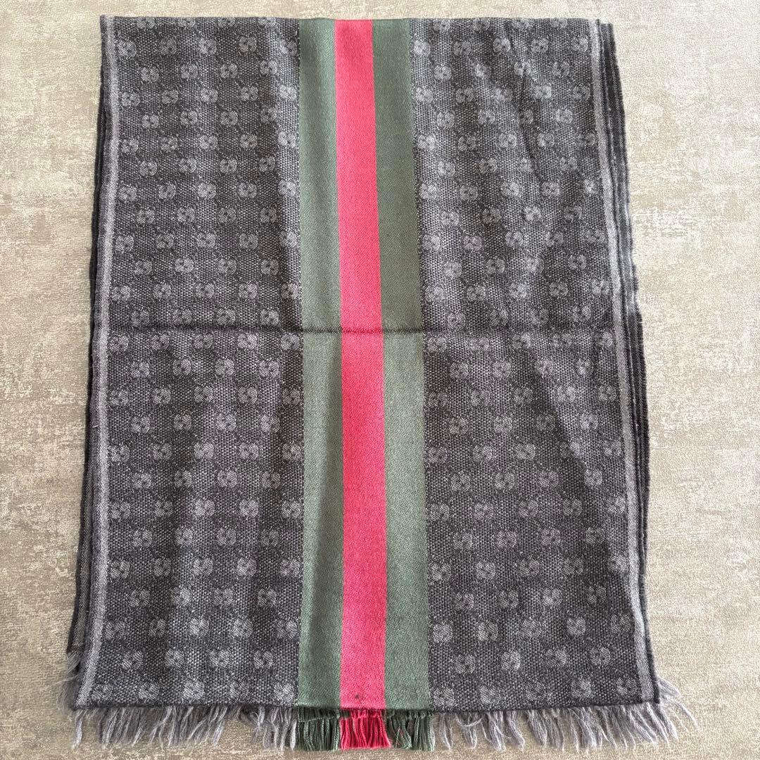 GUCCI グレー ストライプマフラー