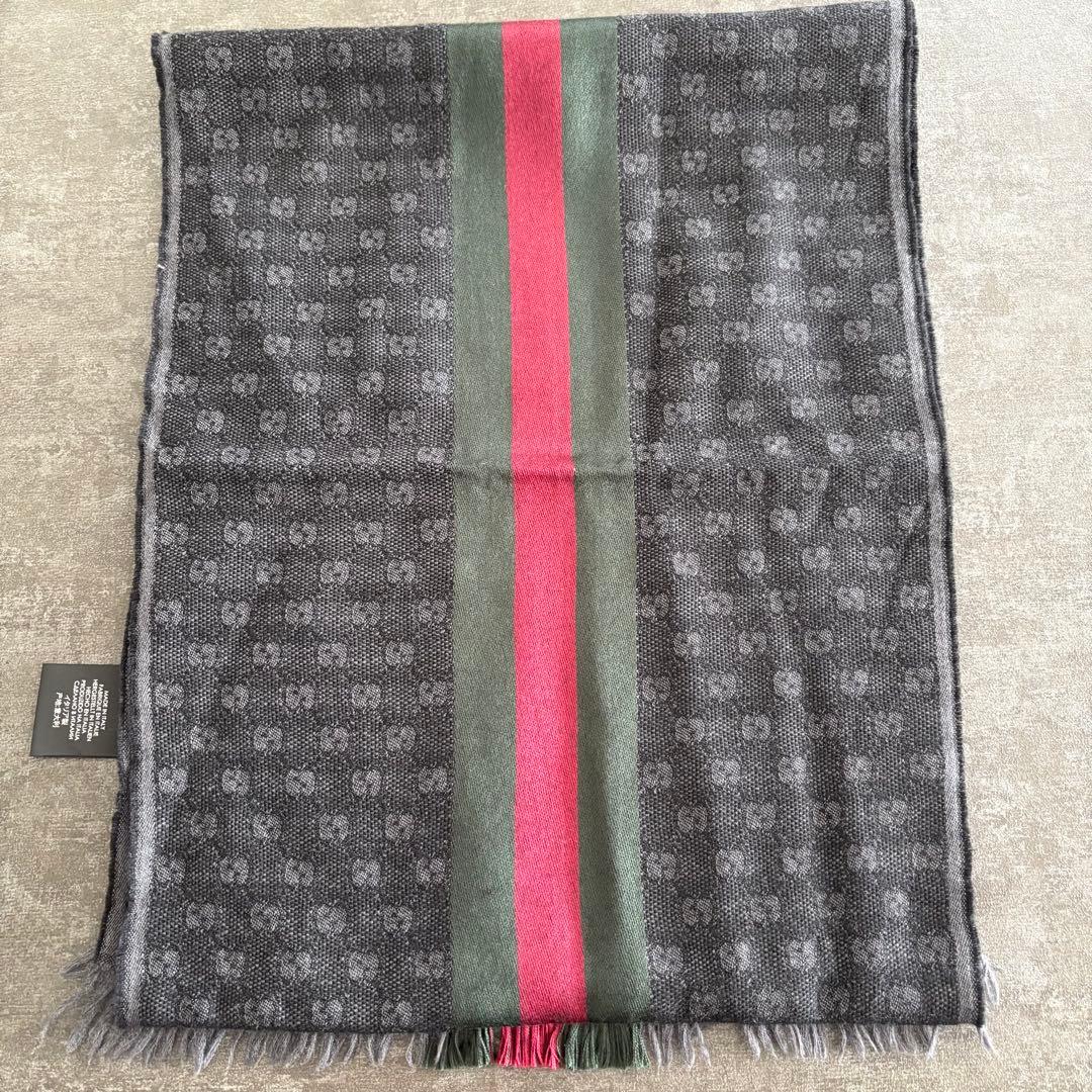 GUCCI グレー ストライプマフラー