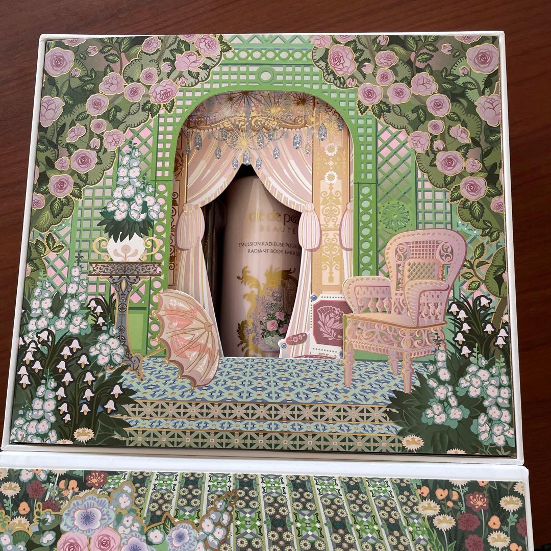 クレドポーボーテラディアンスギフト2024　コフレラディユースティルロココI