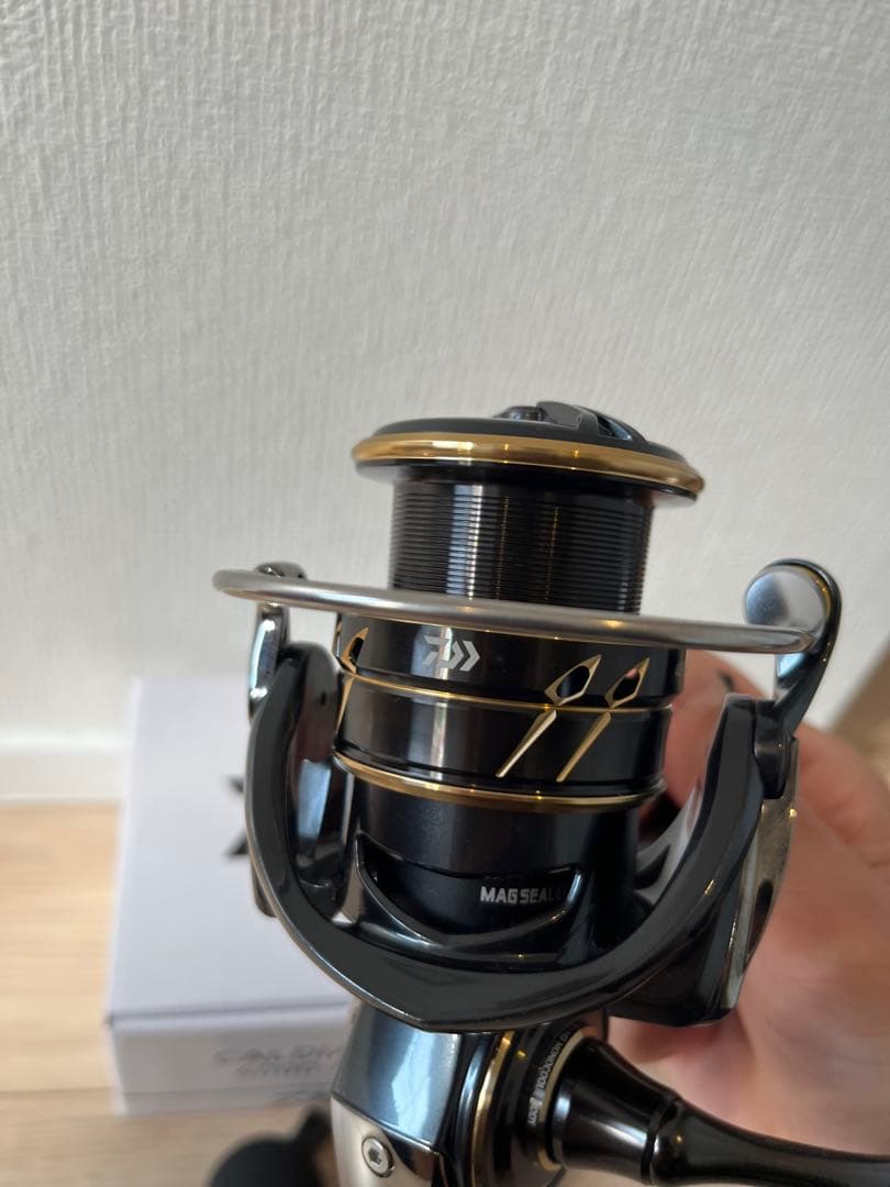 新品同様　ダイワ スピニングリール 22カルディア SW 4000-CXH