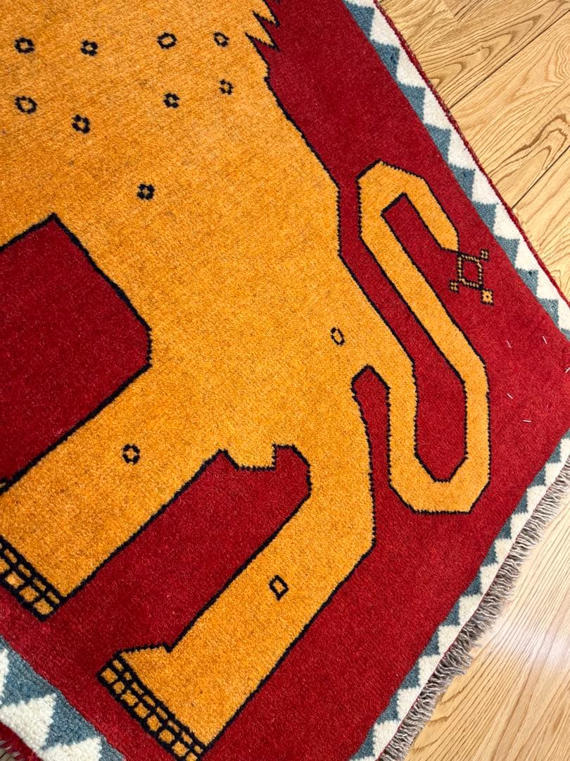 トライバルラグ　アマレバフト　95×65 茜色　ライオン