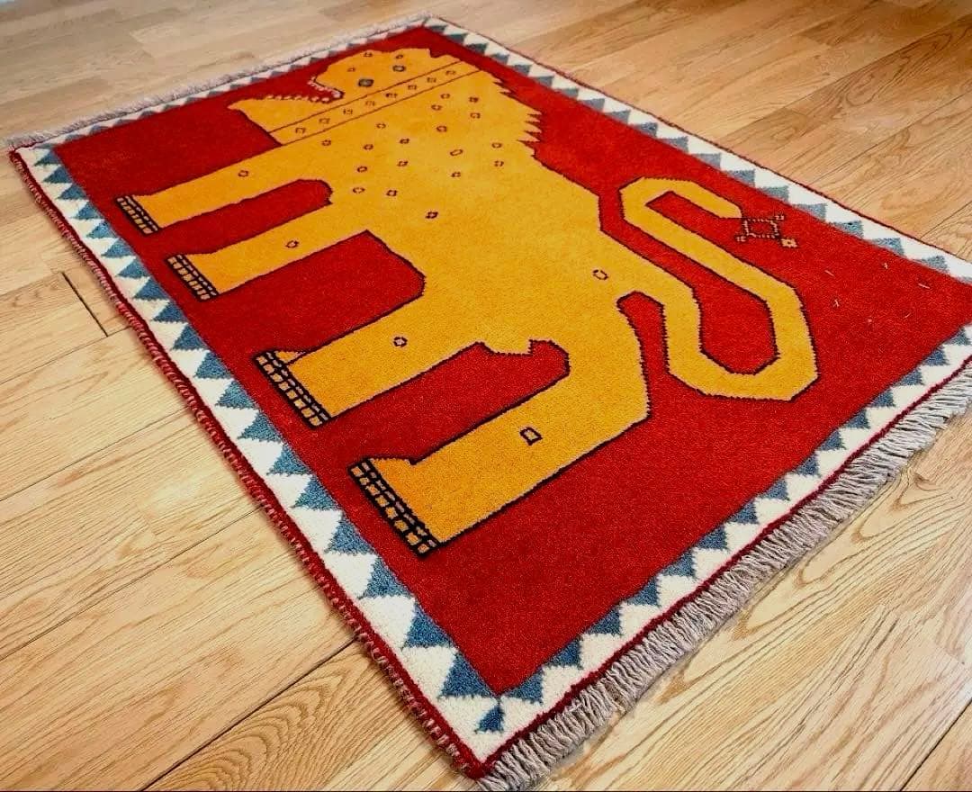 トライバルラグ　アマレバフト　95×65 茜色　ライオン