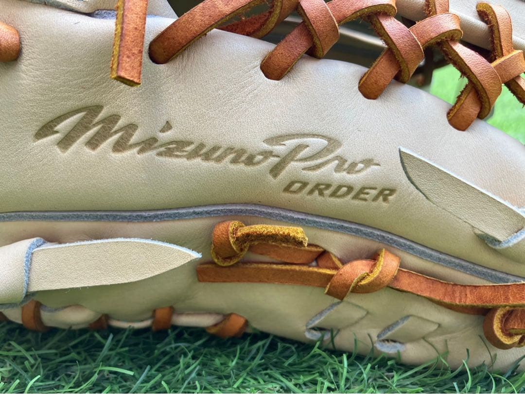 ミズノプロ　硬式　オーダー　HAGA　栗原　外野用　定価71,500円　グラブ