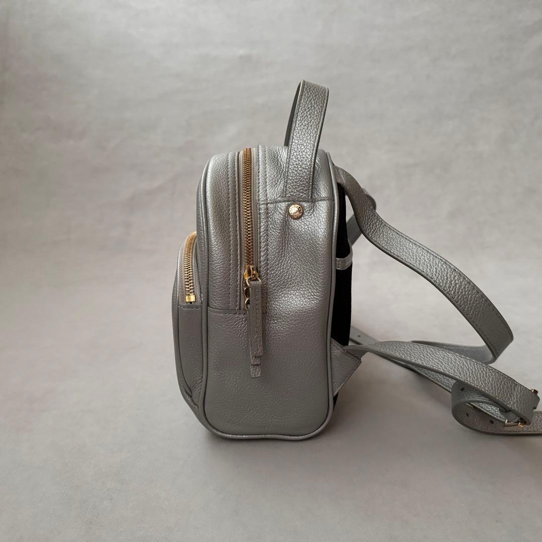 美品 FURLA フルラ フリーダ レザー ミニリュック シルバー
