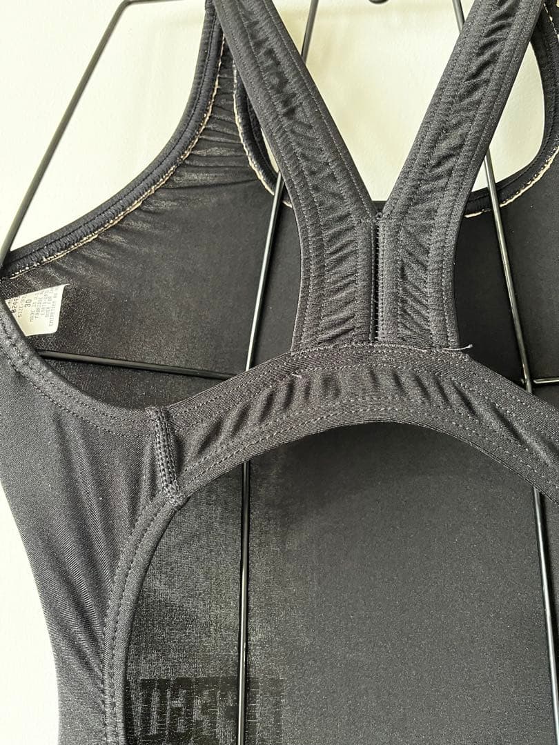 競泳水着スピード ライフガード水着 やや光沢黒 シャーリング加工水着ピーチヒップ