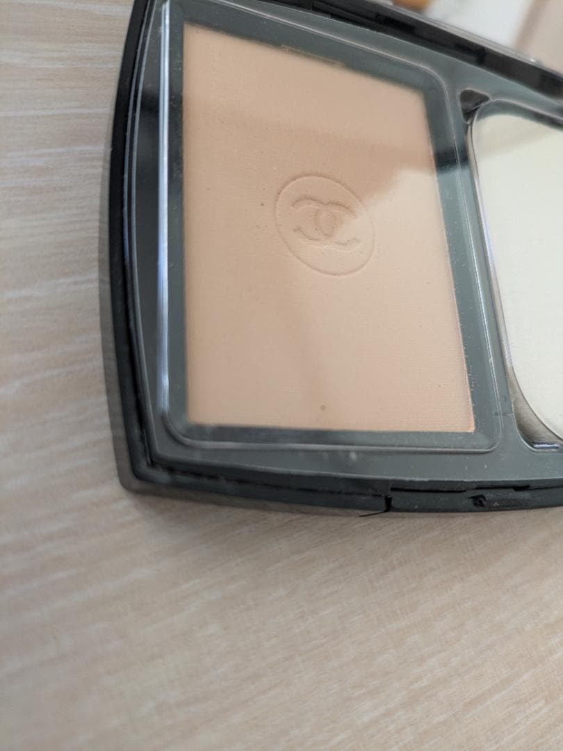 シャネル ヴィタルミエール エクラ コンパクト B20 ベージュ テンドル未使用