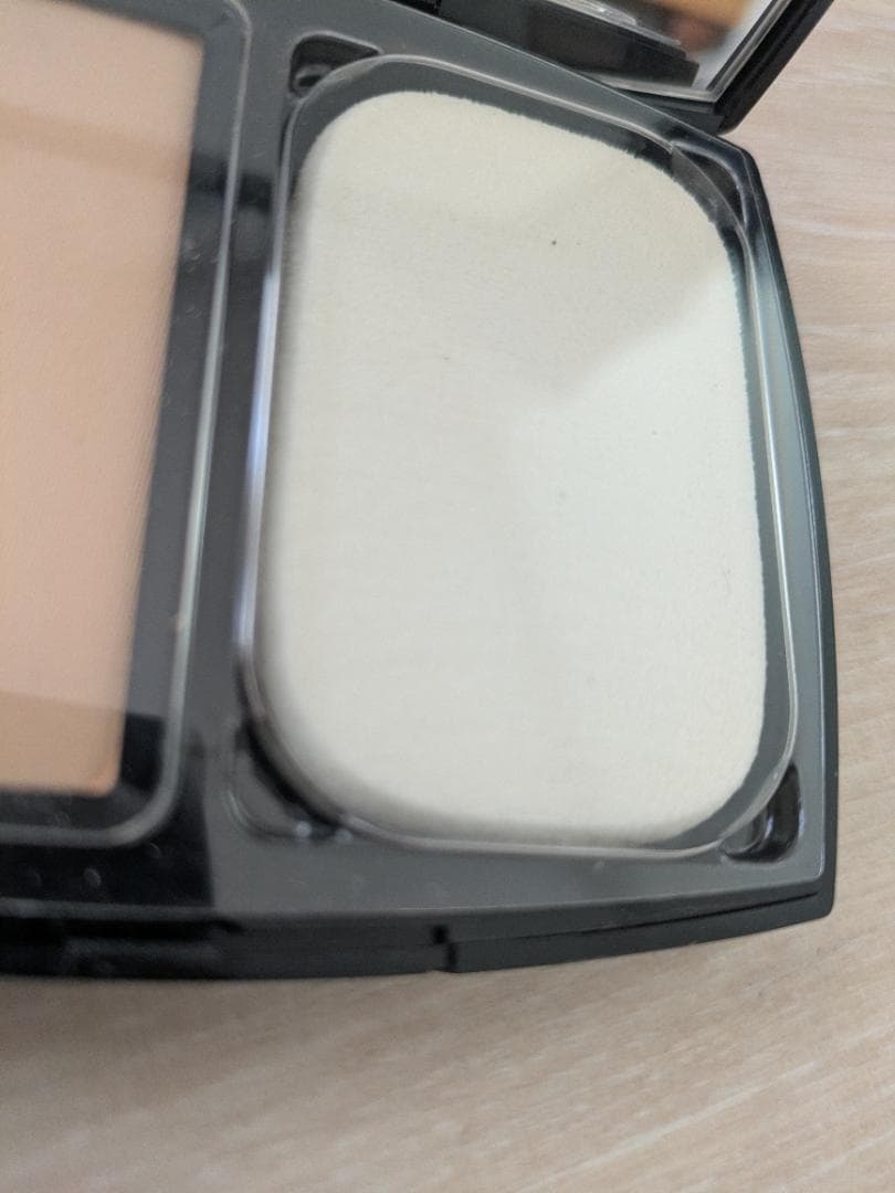 シャネル ヴィタルミエール エクラ コンパクト B20 ベージュ テンドル未使用