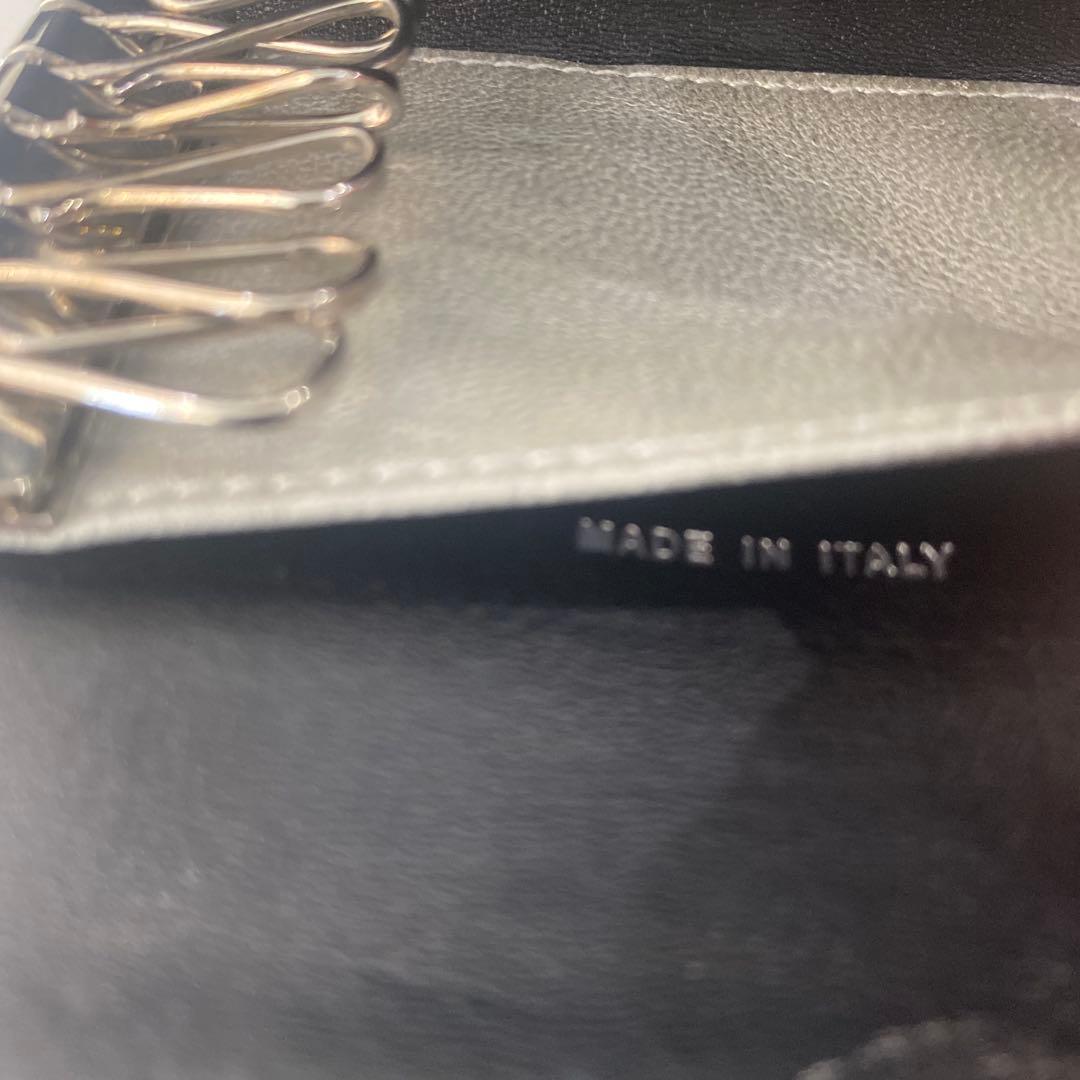 CHANEL ブラックレザー 6連キーケース　カメリア　16823557