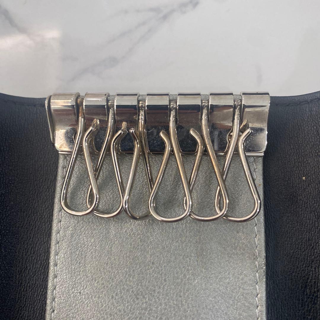 CHANEL ブラックレザー 6連キーケース　カメリア　16823557