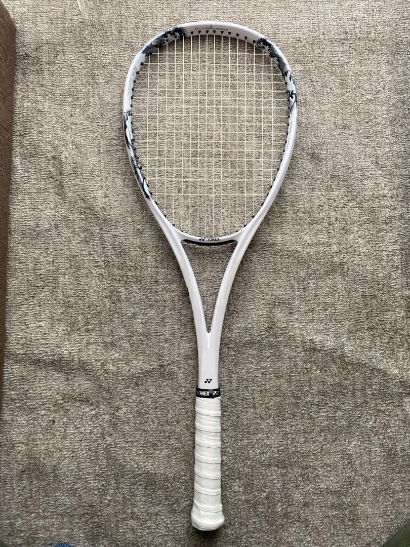 ソフトテニス　YONEX ジオブレイク80sホワイト