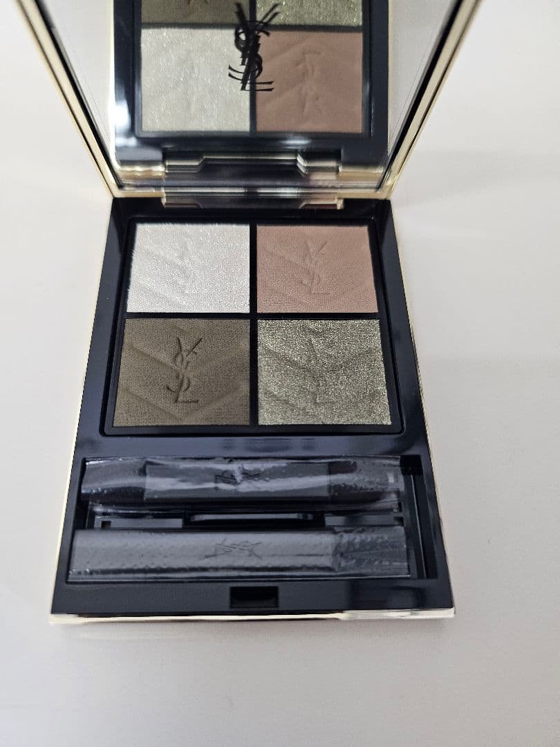 未使用！YSL クチュールミニクラッチ　アイシャドウパレット 830