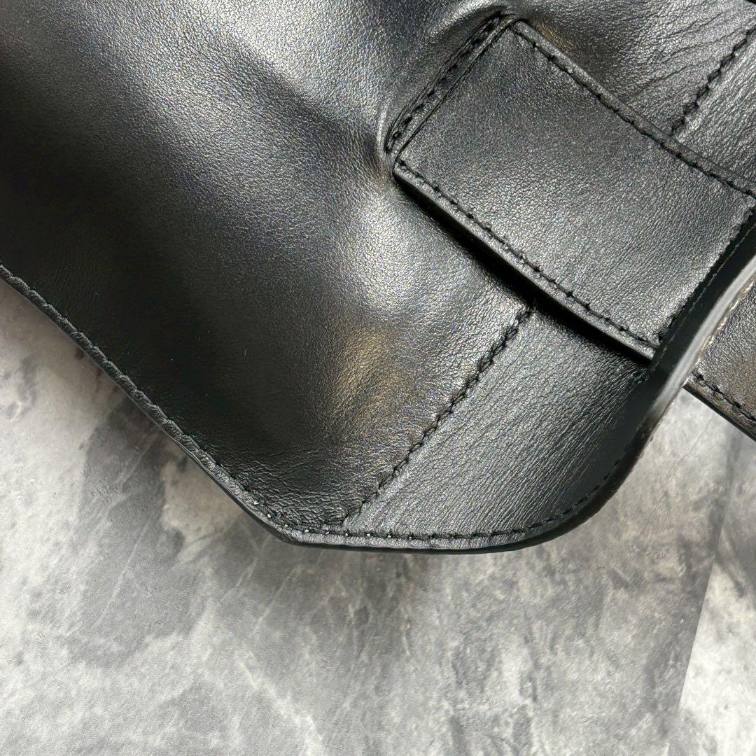 未使用タグ付 JIMMY CHOO ボディバッグ エンボス グレー ななめがけ