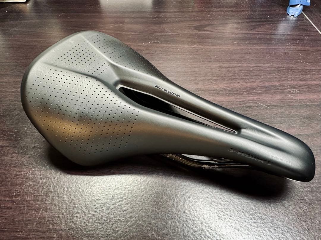 スペシャライズド　POWERカーボンサドル　143mm