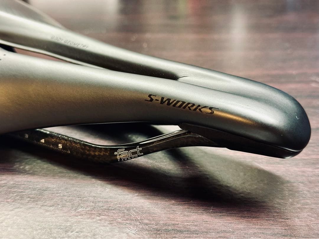 スペシャライズド　POWERカーボンサドル　143mm