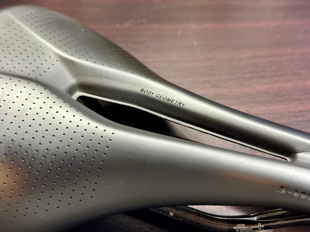 スペシャライズド　POWERカーボンサドル　143mm