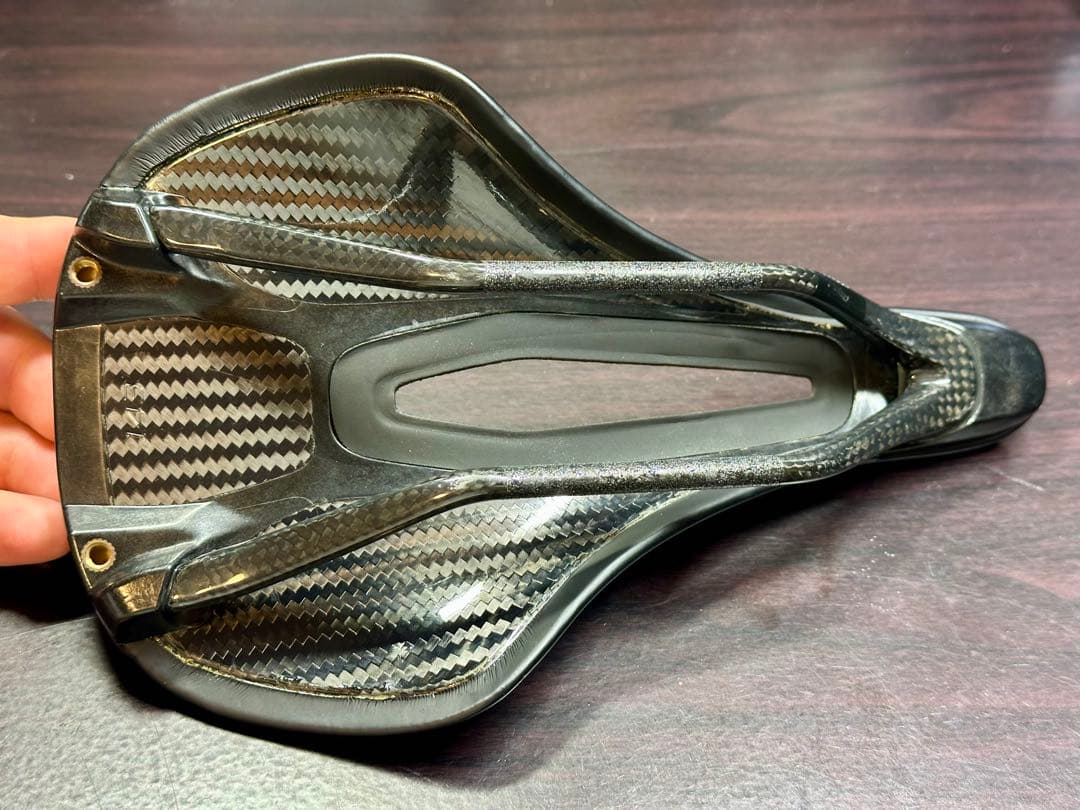 スペシャライズド　POWERカーボンサドル　143mm