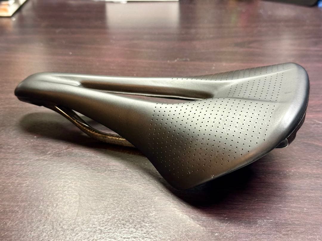 スペシャライズド　POWERカーボンサドル　143mm