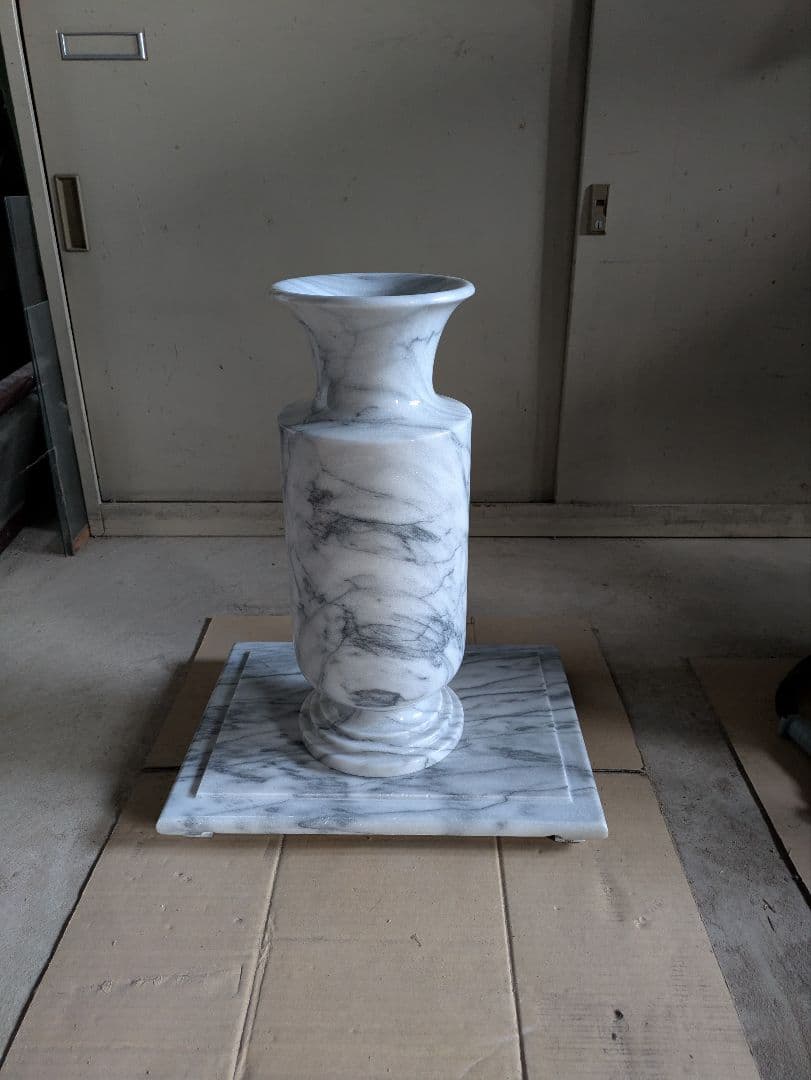 大理石製フラワーベース高さ50cm入口外径17cm 台座付き