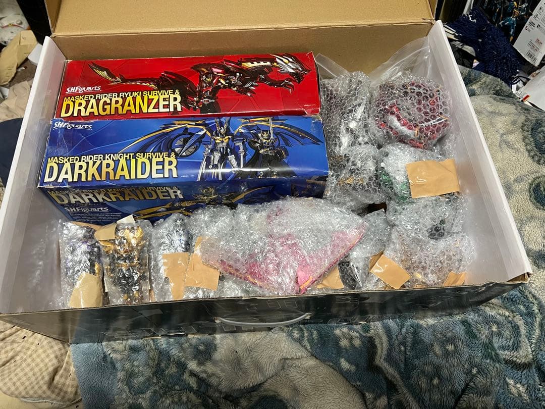 shフィギュアーツ仮面ライダー龍騎全ライダーミラーモンスターセットとオマケ2つ