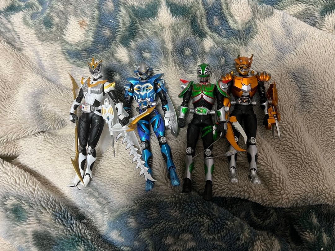 shフィギュアーツ仮面ライダー龍騎全ライダーミラーモンスターセットとオマケ2つ