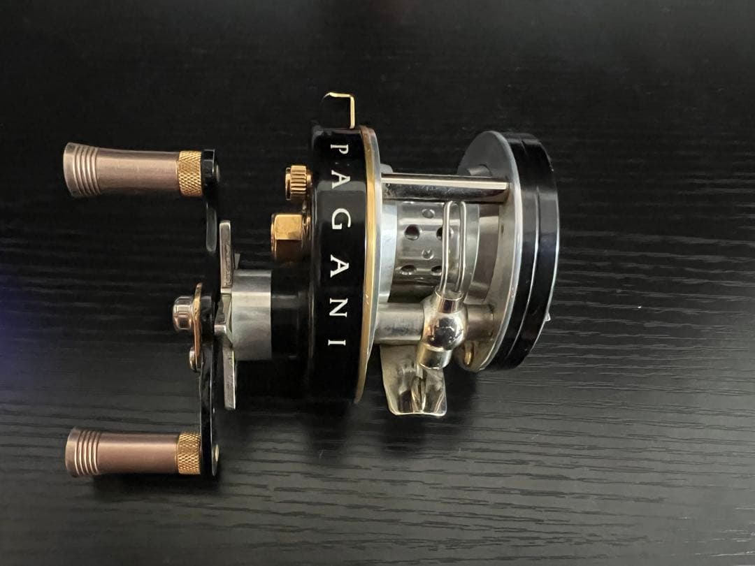 メガバス パガーニ P200 R 右ハンドルリール