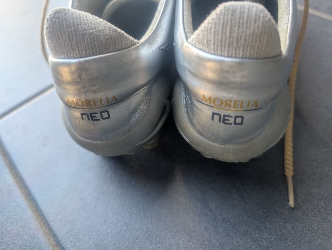 モレリアネオ4　シルバー　23.5cm