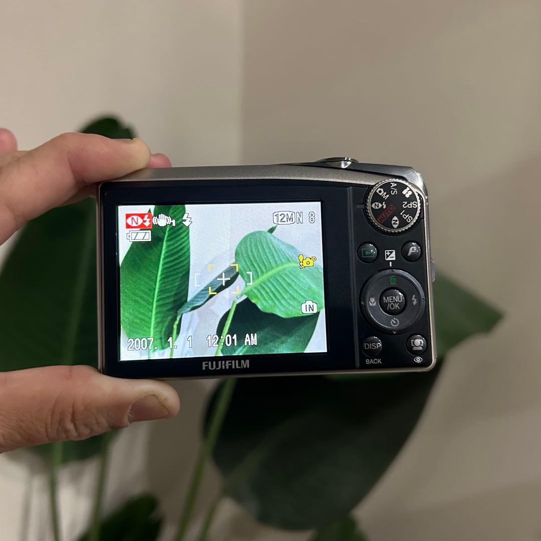 FUJIFILM FinePix F50fd 1200万画素 シルバー 動作品