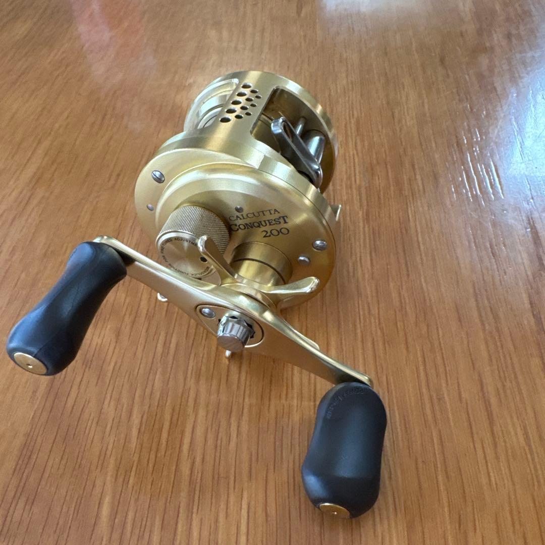 【美品】SHIMANOカルカッタコンクエスト200 右