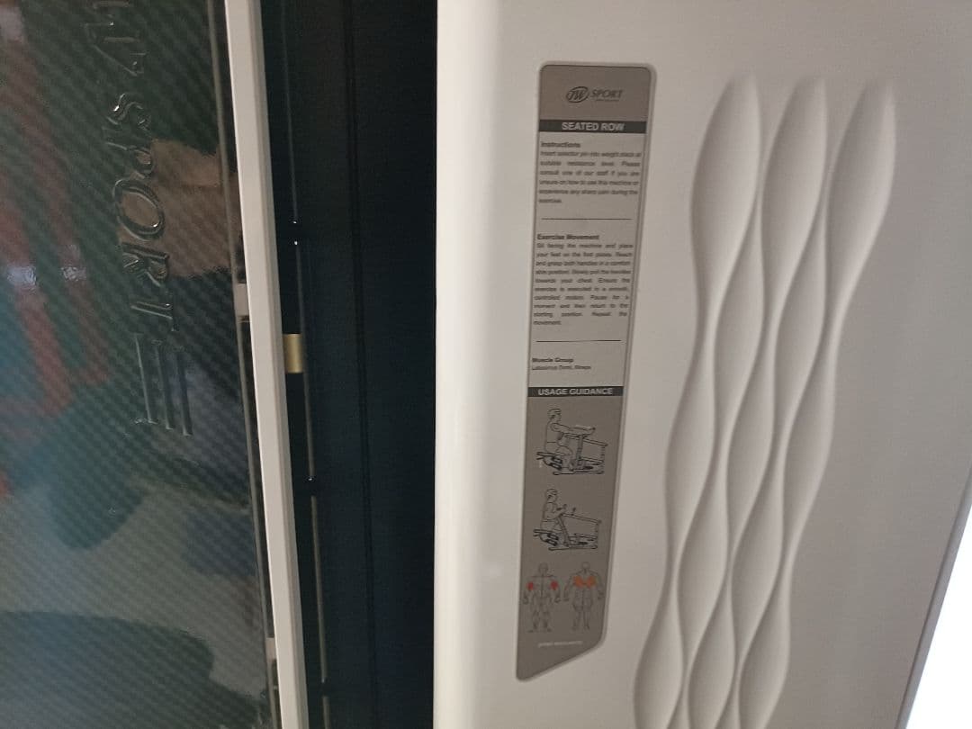 ラテラルロー　シーテッドローイング　筋トレ　ジムマシン　トレーニング