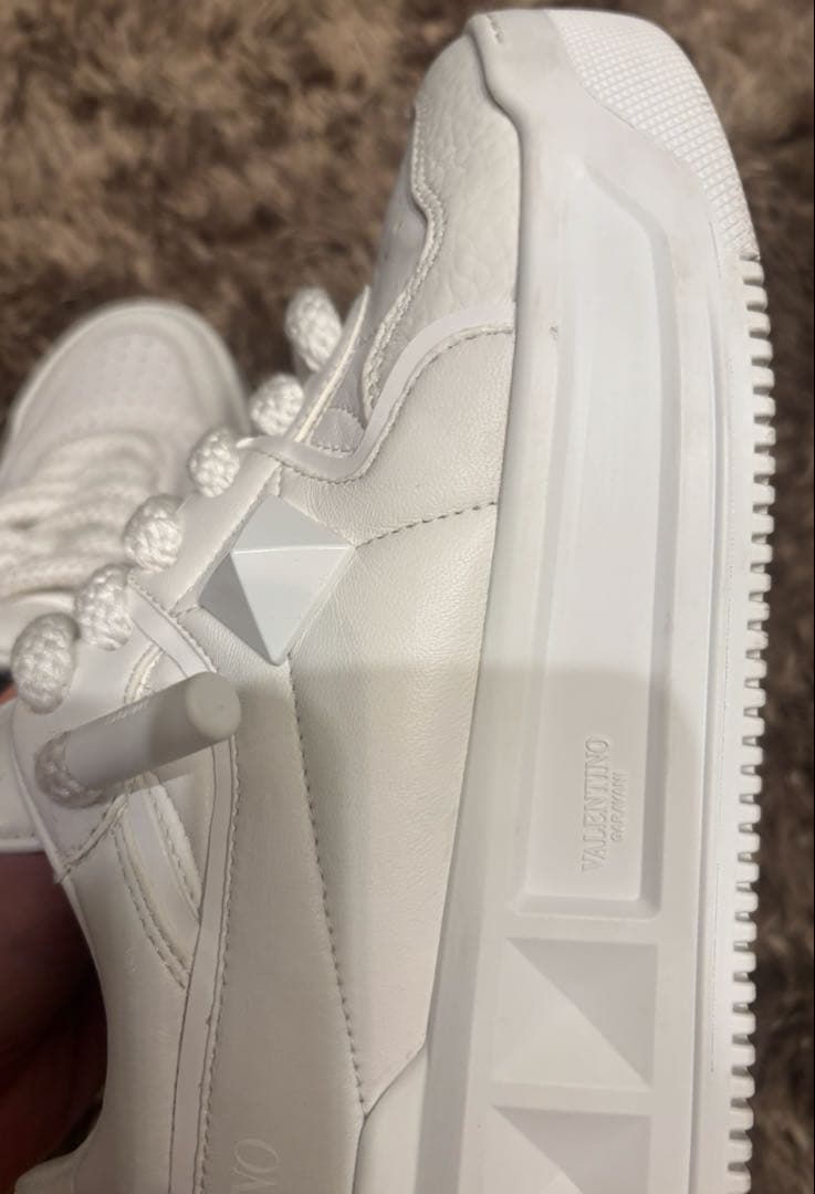 ワンスタッズ XL ナッパレザー ロートップ スニーカー