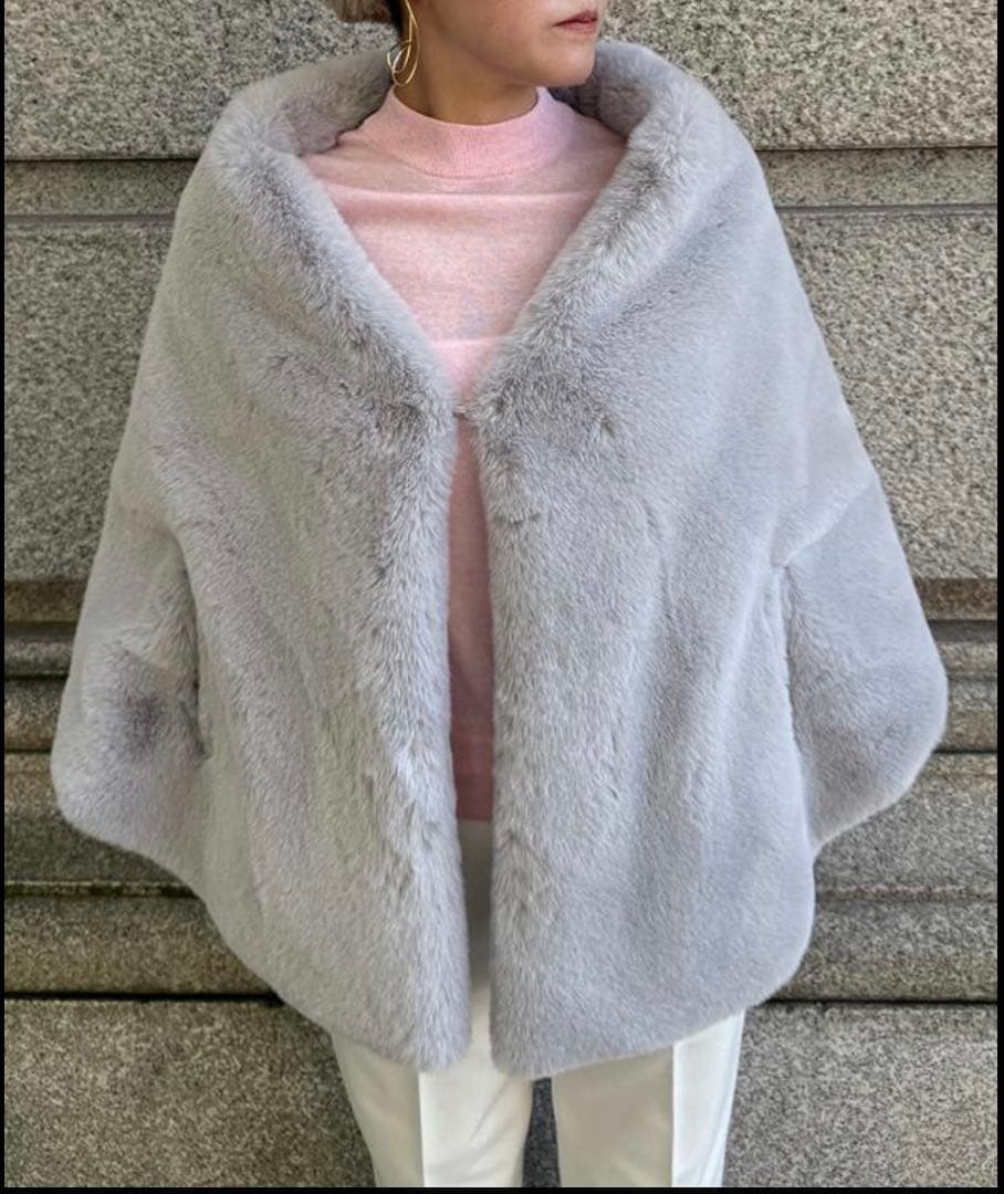 【極美品】Jenneリッチボリュームファーケープ ライトグレー