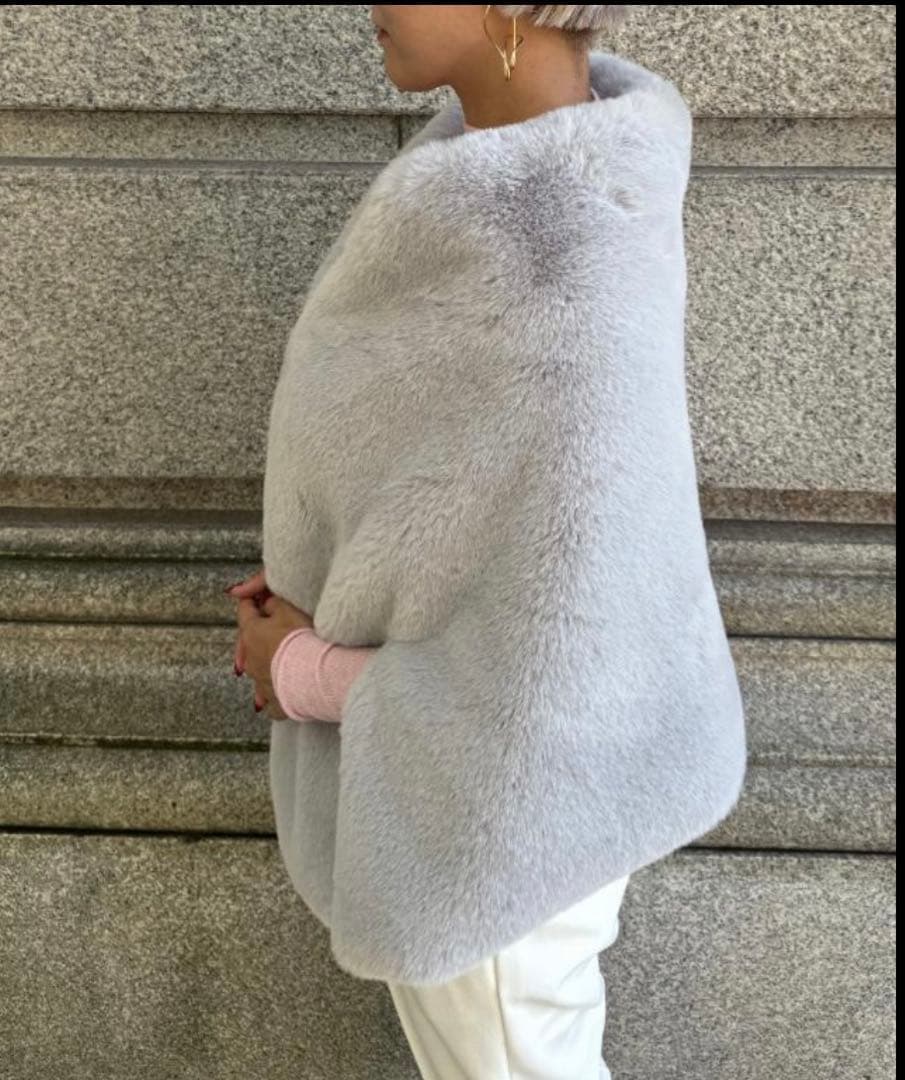 【極美品】Jenneリッチボリュームファーケープ ライトグレー