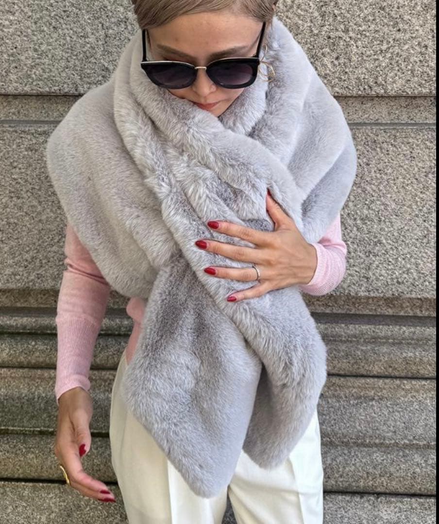 【極美品】Jenneリッチボリュームファーケープ ライトグレー