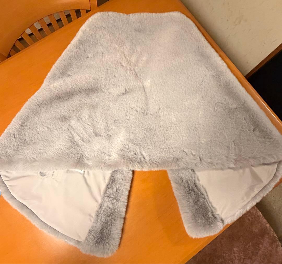 【極美品】Jenneリッチボリュームファーケープ ライトグレー