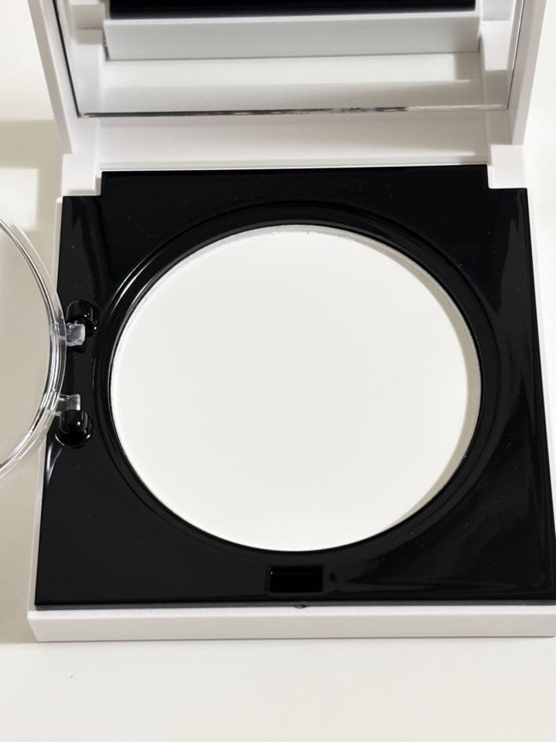 アムウェイ　アーティストリー　プレストパウダー ホワイト パフ付き