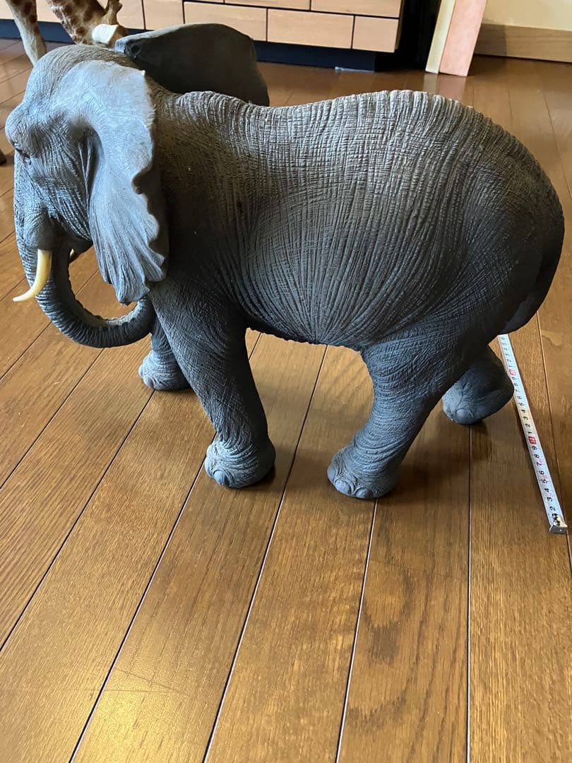 リアルな象のフィギュア 約30cm