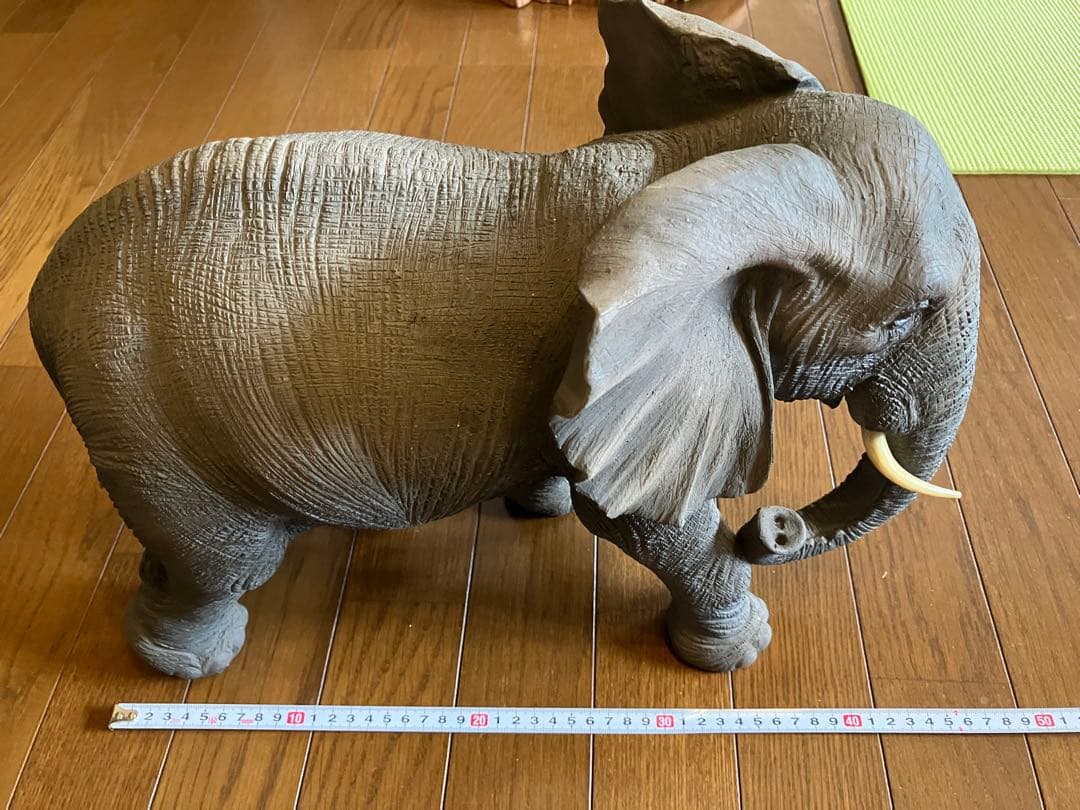 リアルな象のフィギュア 約30cm