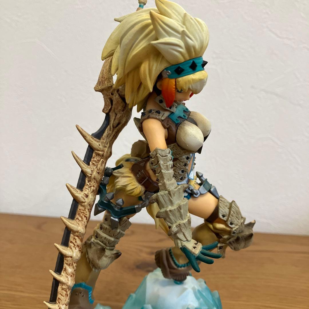 モンスターハンター キリン装備女ハンター フィギュア - メルカリ