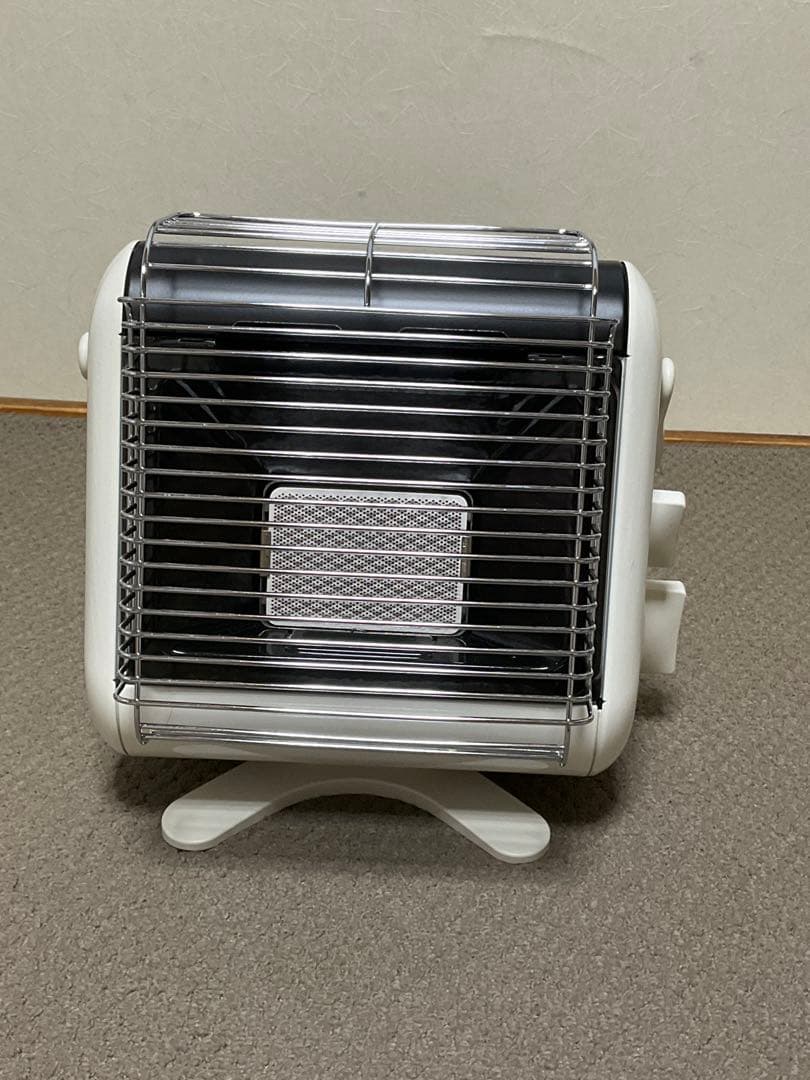 イワタニ　カセットガスストーブ　屋内専用　2021年製