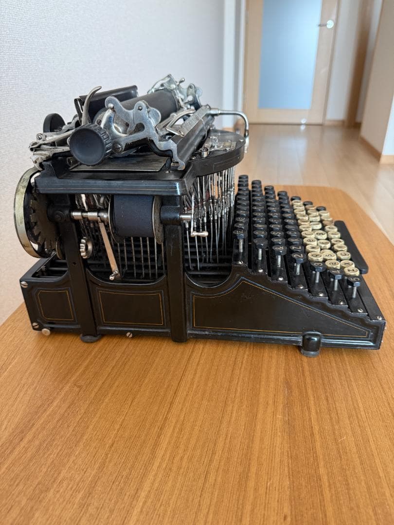 Smith Premier No.4 デスクトップ タイプライター