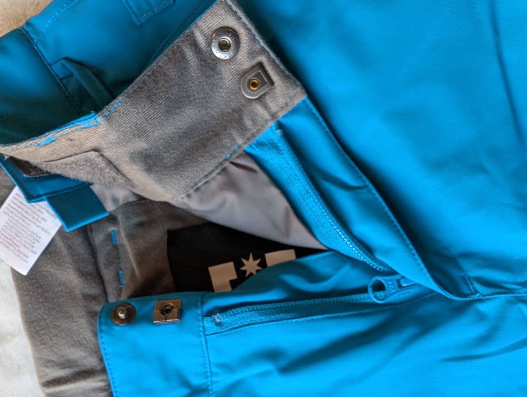 美品　DC SHOES　スノーウェアキッズ　DC 12　150　サイズ調整　上下