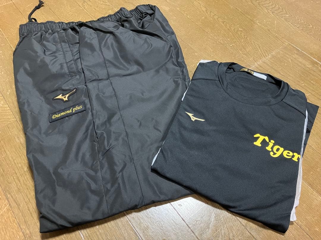 阪神タイガース　ウインドブレーカー　パンツ　アンダーシャツ　セット　ファンクラブ