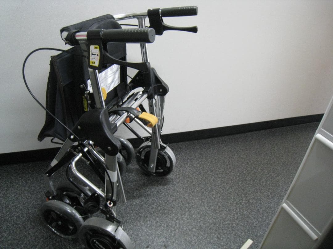 テイコブリトルR HS05R 歩行車 幸和製作所 抑制ブレーキ機能付き　①