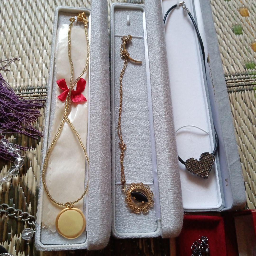 祖母の、遺品 ゴールドチェーンネックレス、ケース付き 数百種類