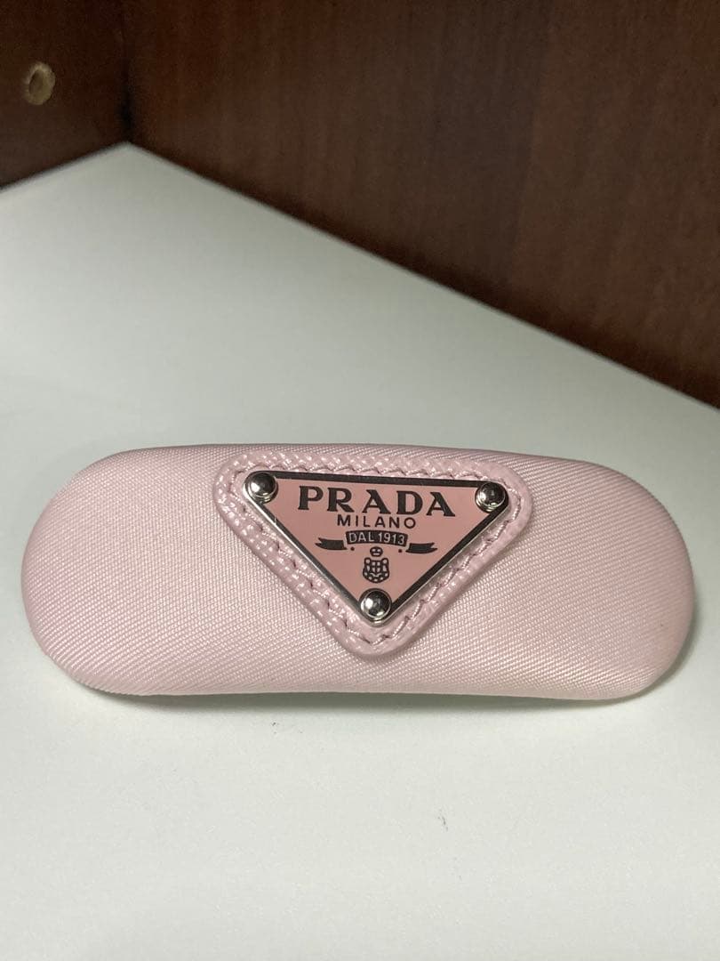 PRADA　プラダ ヘアクリップ 三角プレート ナイロン バレッタ