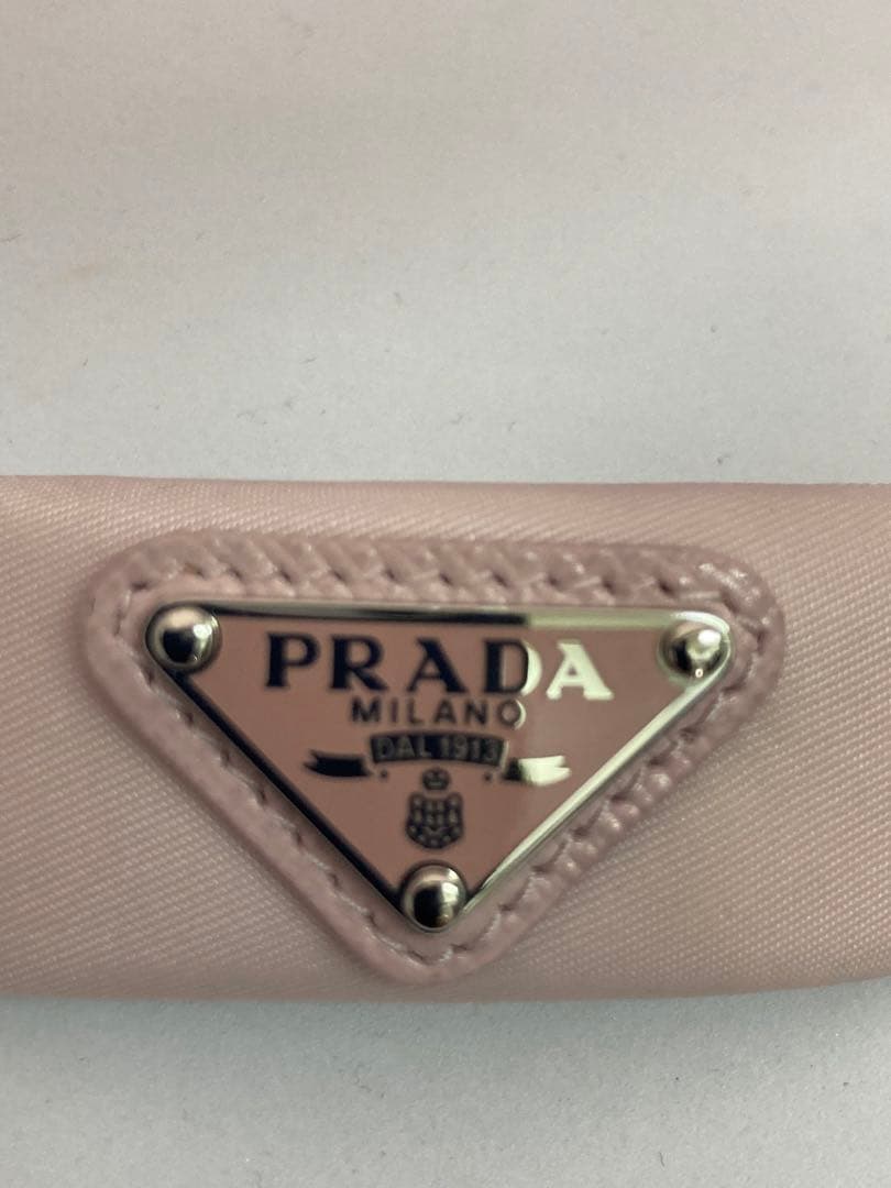 PRADA　プラダ ヘアクリップ 三角プレート ナイロン バレッタ