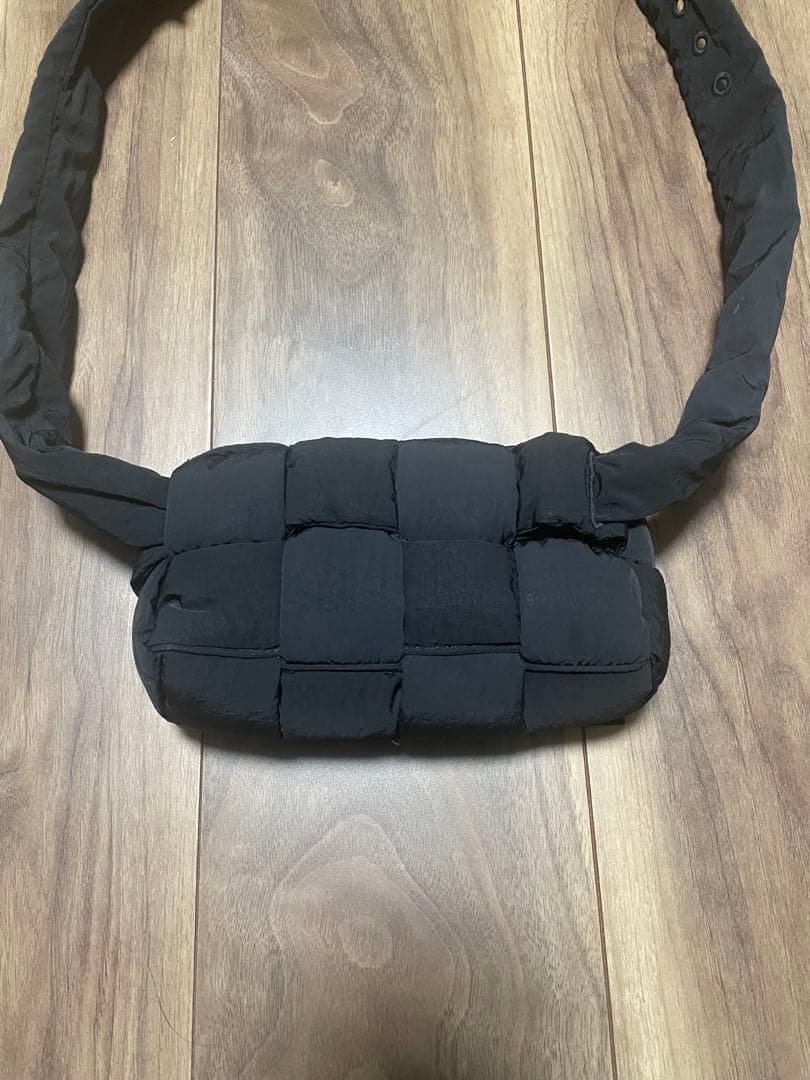 BOTTEGA VENETA　ボッテガヴェネタ　パデッドテックカセットショルダー