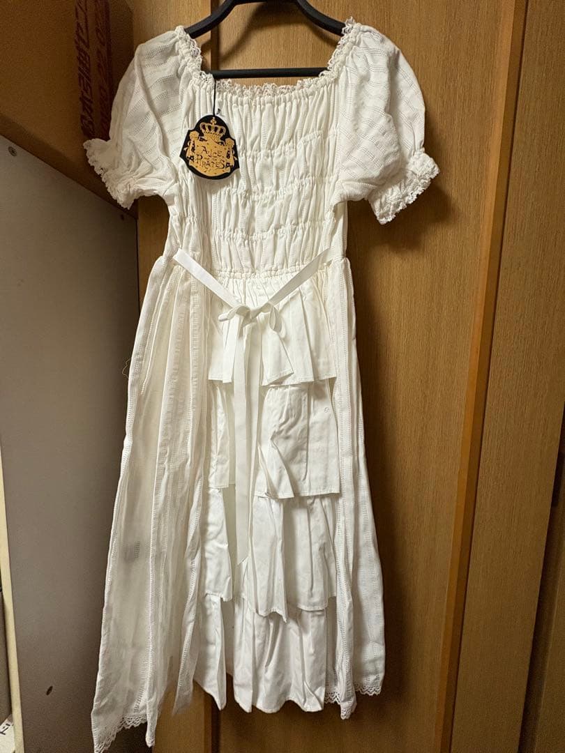 ホワイト　ワンピース