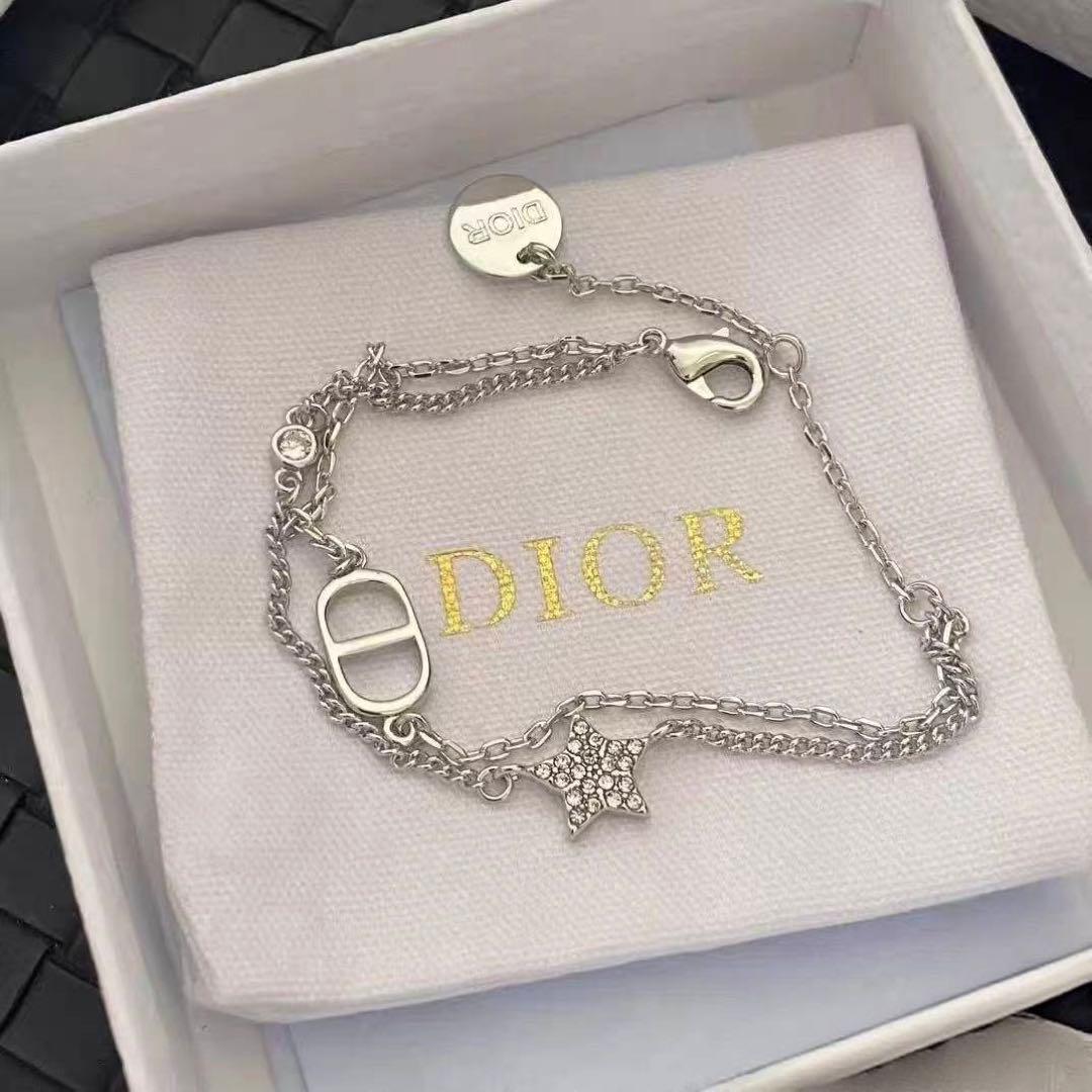 本日限定値下げ！Dior シルバーチェーンブレスレット 星型チャーム付き