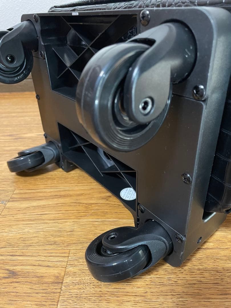 【新品未使用】スワニー SWANYトートキャリー　クロコ型押　４輪　Lサイズ